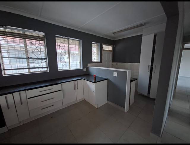 3 BEDROOM FREEHOLD TO LET IN ILLIONDALE